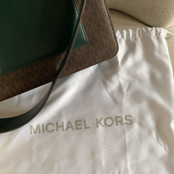 Michael Kors Gloria Pocket Crossbody - Picture 13 of 13